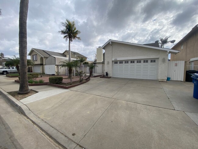 5056 Eucalyptus Cir