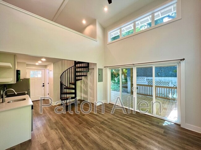 10-10 Riverview Dr in Asheville, NC - Foto de edificio - Building Photo