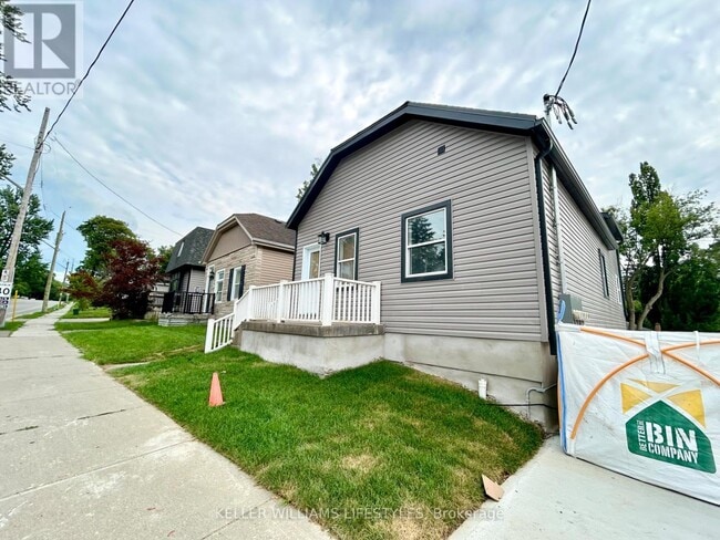 property at 178-178 Woodward Ave