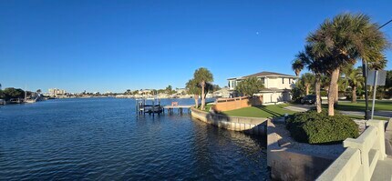 301 22nd St in Belleair Beach, FL - Foto de edificio - Building Photo