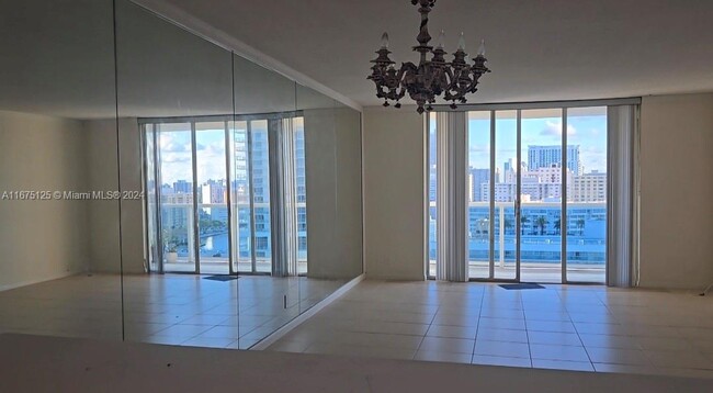 3800 S Ocean Dr in Hollywood, FL - Building Photo - Building Photo