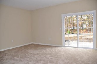 Pine Creek Commons Apartments in Holbrook, NY - Building Photo - Interior Photo