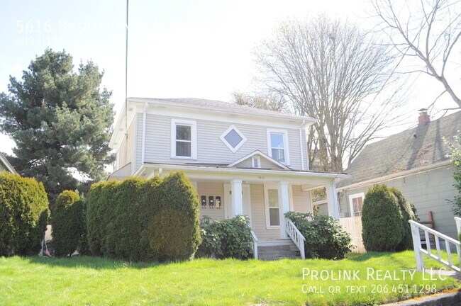 5616 Brooklyn Ave NE in Seattle, WA - Building Photo - Building Photo