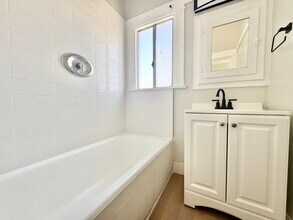 194 W 41st Pl in Los Angeles, CA - Building Photo - Building Photo