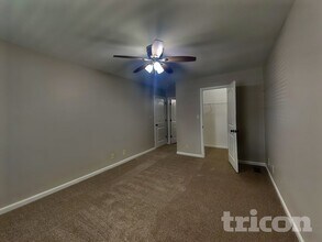 1033 Dwight Eisenhower Way in Clarksville, TN - Building Photo - Building Photo