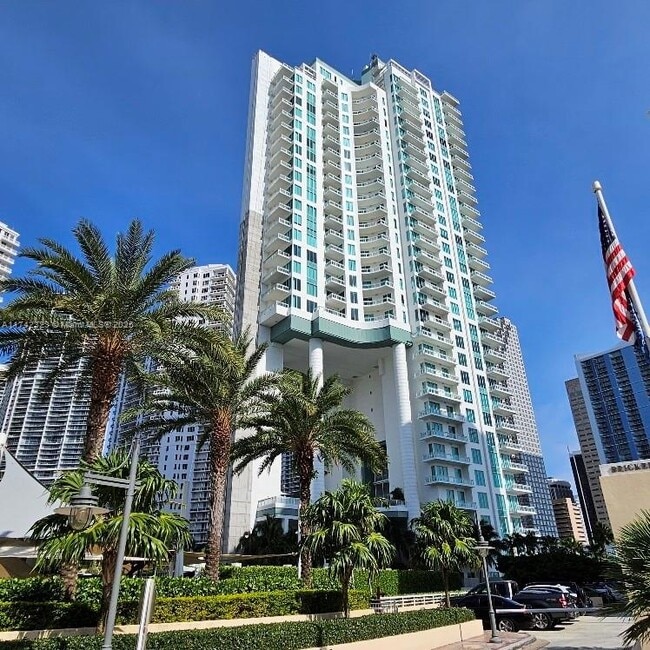 900 Brickell Key Blvd, Unit 1202 in Miami, FL - Foto de edificio - Building Photo