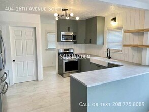 404 16th Ave S in Nampa, ID - Building Photo - Building Photo