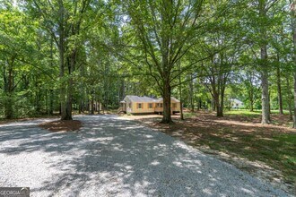 3080 Meadow Trail in Loganville, GA - Building Photo - Building Photo