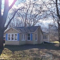 1968 Taube Ave, Unit 4306 in Benton Harbor, MI - Building Photo