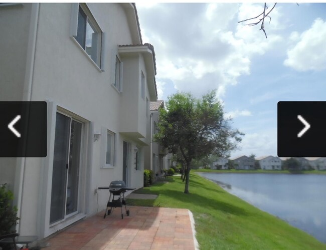 3182 Laurel Ridge Cir in Riviera Beach, FL - Building Photo - Building Photo