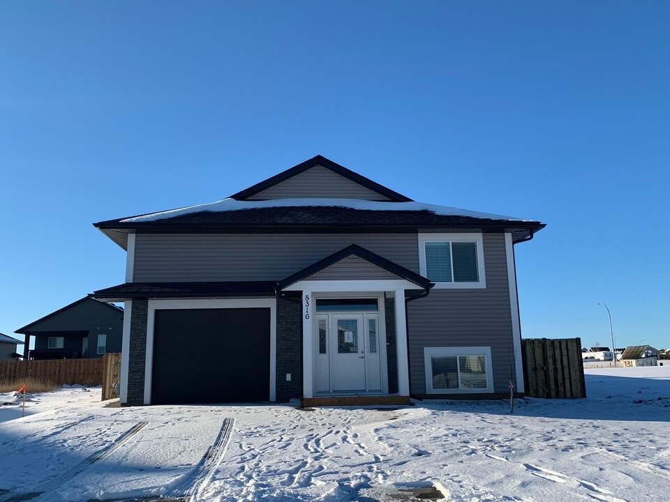 8316-8381 81 St in Fort St John, BC - Building Photo