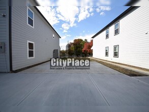 2801 E Riverside Dr in Indianapolis, IN - Building Photo - Building Photo