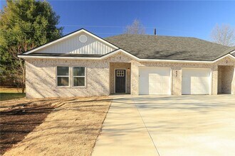 655 N Genevieve Ave, Unit 1 in Fayetteville, AR - Building Photo - Building Photo