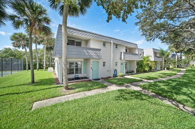 422 Blue Jay Ln in Satellite Beach, FL - Foto de edificio - Building Photo