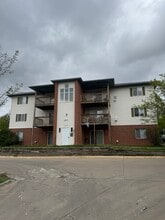 137 S Scott Blvd in Iowa City, IA - Building Photo - Building Photo