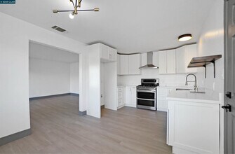 198 Brown St in Vacaville, CA - Building Photo - Building Photo