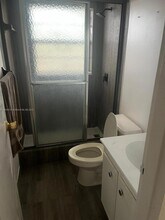 1015 Country Club Dr in Margate, FL - Foto de edificio - Building Photo