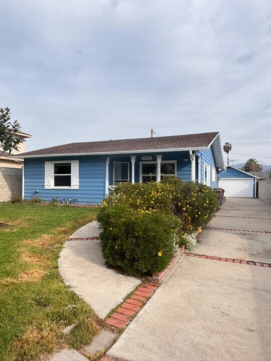 12147 Hallwood Dr in El Monte, CA - Building Photo