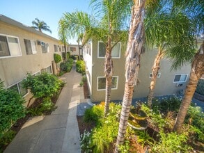 Chateau Fair in North Hollywood, CA - Building Photo - Building Photo