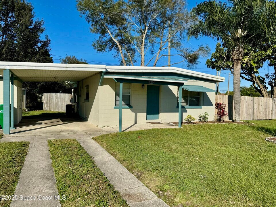 1004 Green Rd in Rockledge, FL - Building Photo