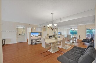1201 S Ocean Dr, Unit 405S in Hollywood, FL - Foto de edificio - Building Photo