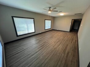 1105 N Rusk St in Wharton, TX - Building Photo - Building Photo