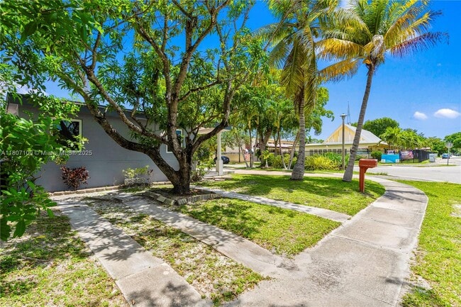 205 NW 128th St in North Miami, FL - Building Photo - Building Photo