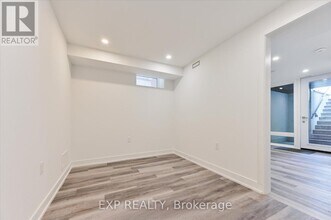 19 Devon Rd in Toronto, ON - Building Photo - Building Photo