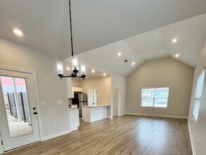 239 Cedar St in Jackson, TN - Foto de edificio - Building Photo