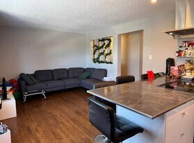 980 Dynes Rd in Ottawa, ON - Building Photo