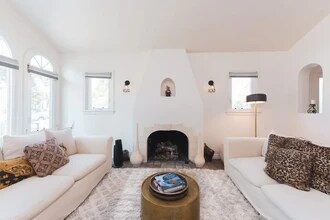 214 W Elmwood Ave in Burbank, CA - Foto de edificio - Building Photo