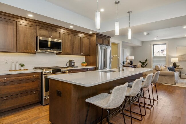 50 Maplewood Ave in Portsmouth, NH - Building Photo - Building Photo