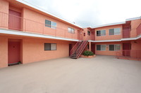 San Ramon Apartments in Lawndale, CA - Foto de edificio - Building Photo