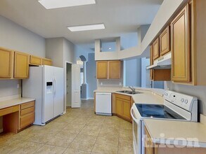 1926 Sean Wood Cir in Brandon, FL - Building Photo - Building Photo