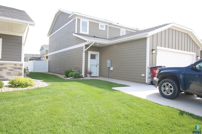 property at 4417 E Leubecher Pl