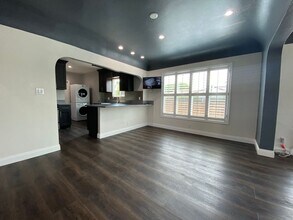 702 N McCadden Pl in Los Angeles, CA - Building Photo - Building Photo