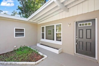 7038 Deauville Rd in Jacksonville, FL - Building Photo - Building Photo