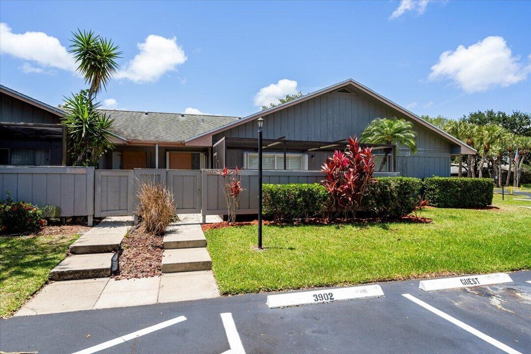 3902 NW Cinnamon Tree Cir in Jensen Beach, FL - Building Photo
