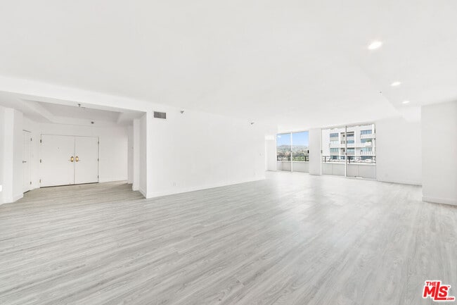 property at 10390 Wilshire Blvd