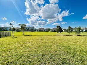 1079 Haywagon Trl in Loxahatchee, FL - Foto de edificio - Building Photo