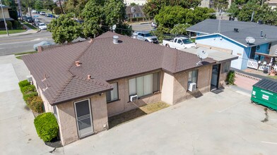 11702 Bellflower Blvd in Downey, CA - Building Photo - Building Photo