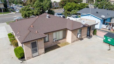 11702 Bellflower Blvd in Downey, CA - Foto de edificio - Building Photo