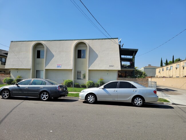 6041 Fullerton Ave