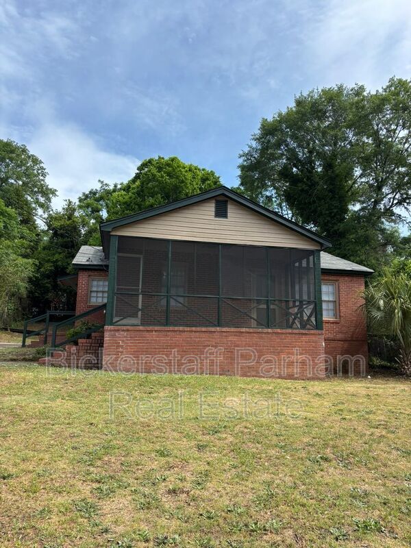 property at 3931 Dexter Dr