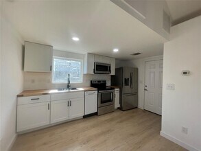 1403 Newfield Ln in Austin, TX - Building Photo - Building Photo