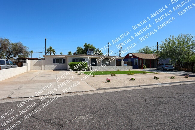 property at 1530 E Windsor Ave
