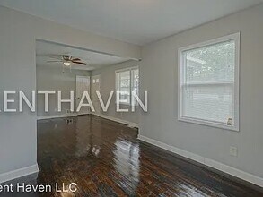 1114 Leesburg Rd in Columbia, SC - Foto de edificio - Building Photo