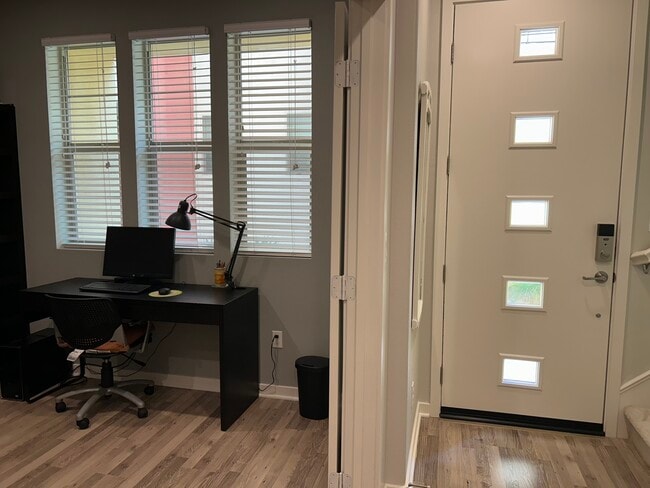 212 Paramount in Irvine, CA - Building Photo - Building Photo