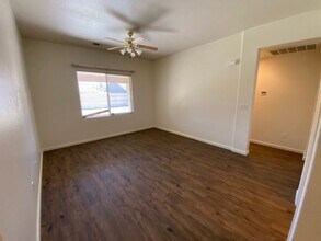 4713 W Cherry Ct in Visalia, CA - Building Photo - Building Photo