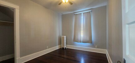 202 E Main St in Twin Lakes, WI - Foto de edificio - Building Photo